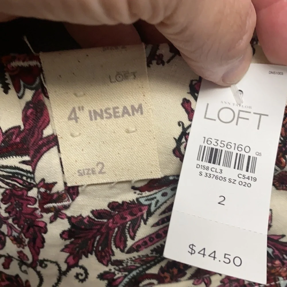 𝅺loft paisley shorts NWT 4” inseam size 2